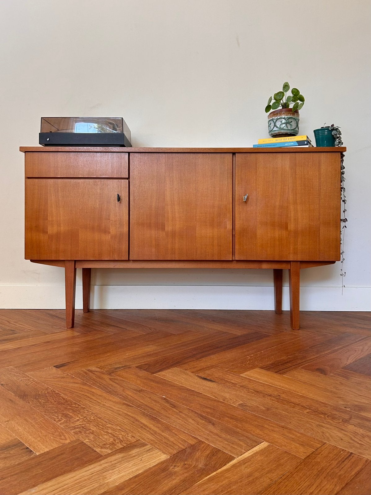Vintage dressoir teak hout jaren 50/60/70 badkamermeubel, Ophalen, Gebruikt, 100 tot 150 cm, Met lade(s)