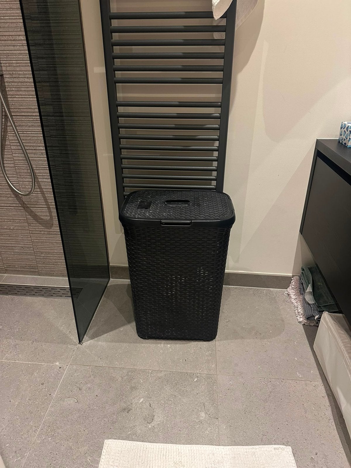 Zwarte wasmand met deksel (laundry basket), Ophalen, Gebruikt