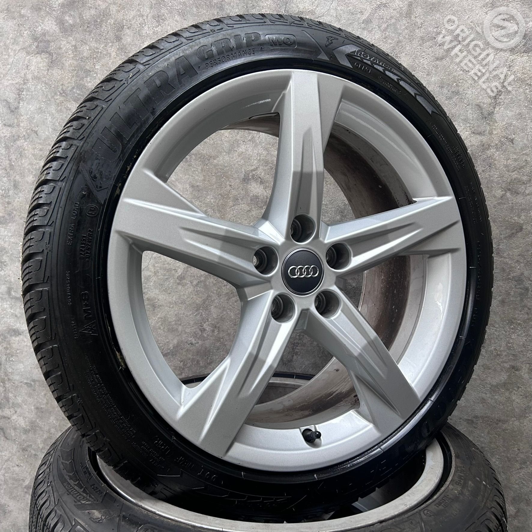 18 inch originele velgen + winterbanden Audi A4 B9 B8, 18 inch, Gebruikt, -, -