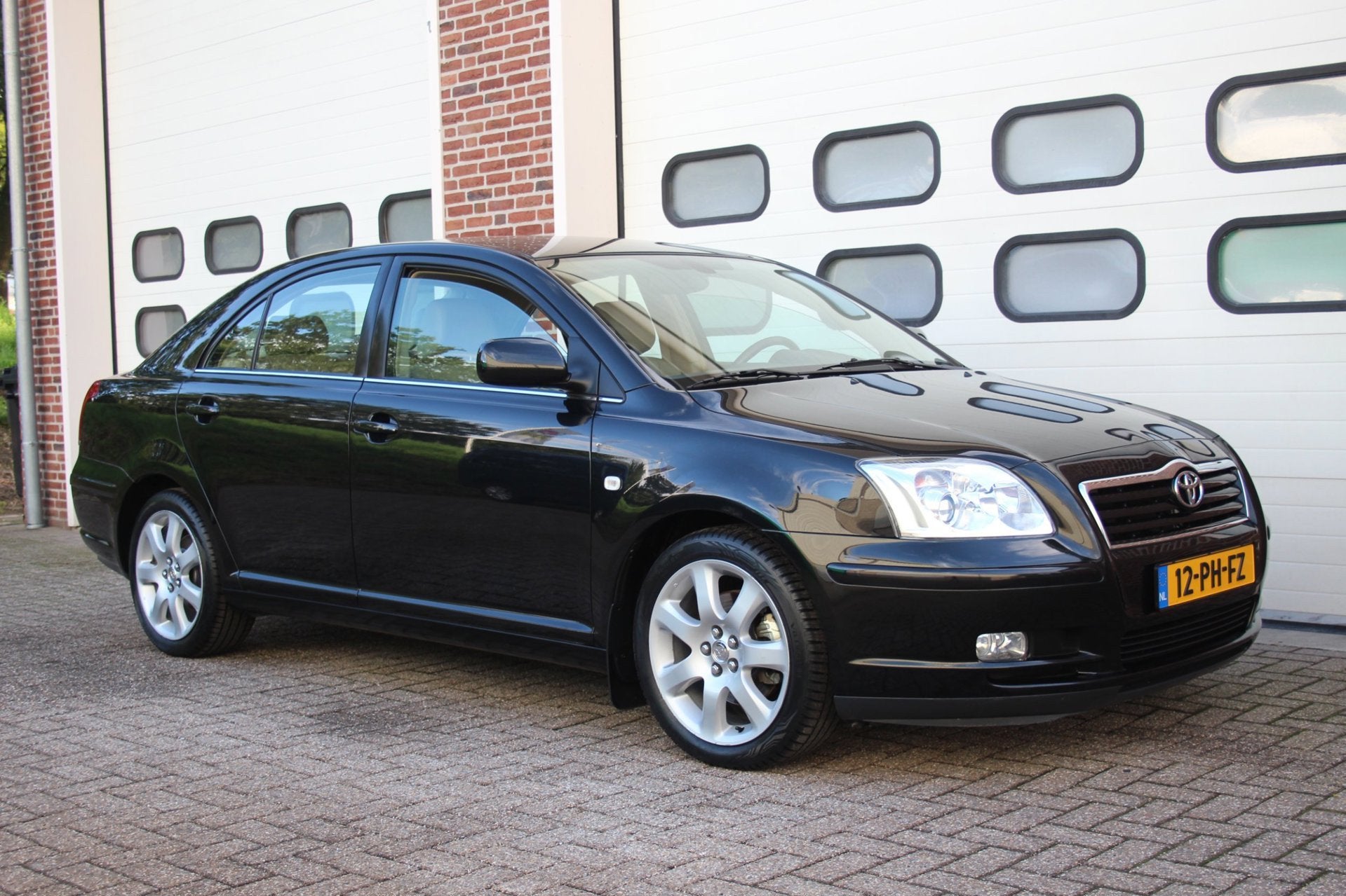 Toyota Avensis 2.0 VVTi Executive * Leder / Automaat / 30.94, 1998 cc, 4 cilinders, Zwart, Bedrijf