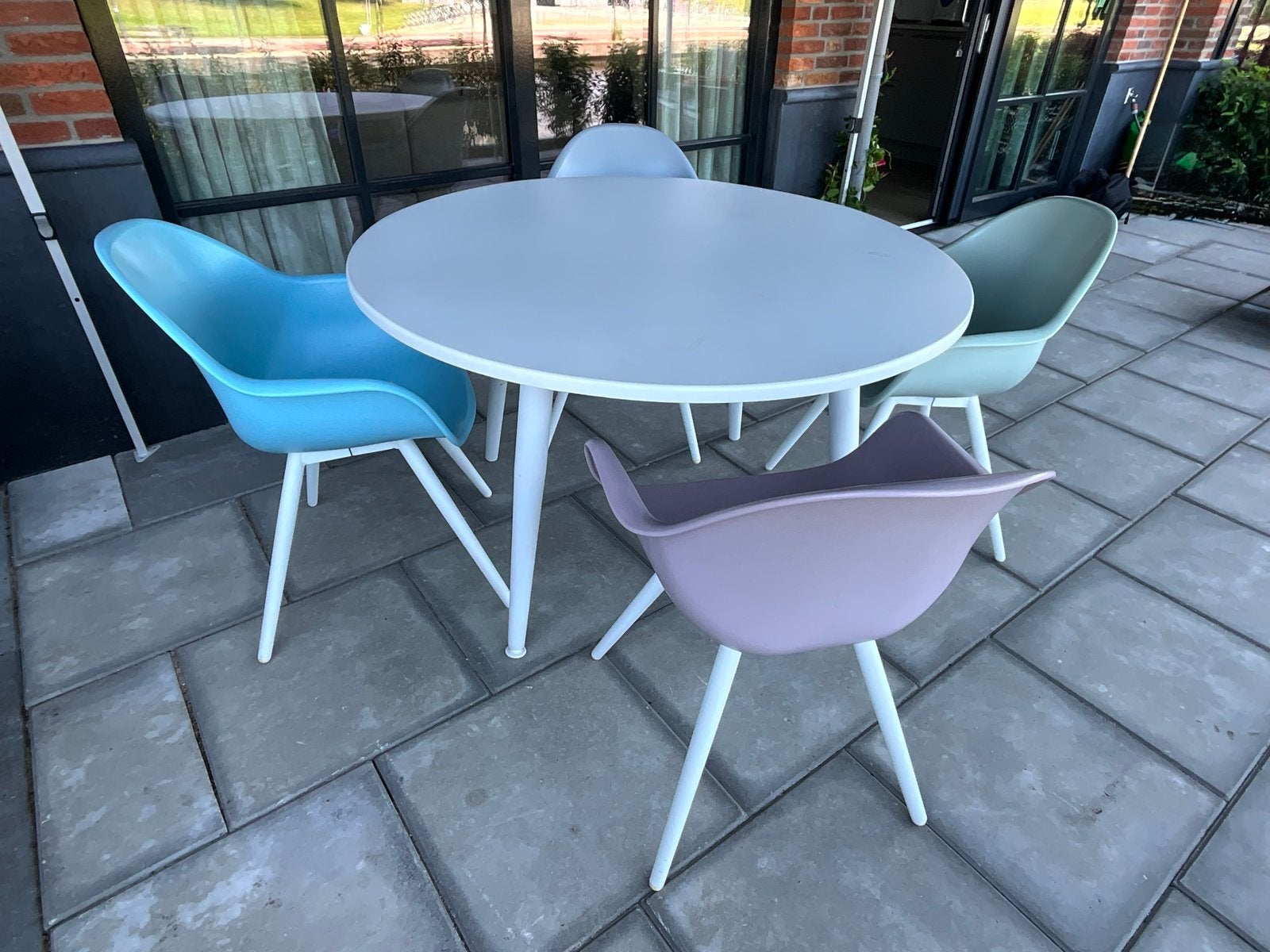 Moderne tuinset met 4 stoelen en ronde tafel, Ophalen, 4 zitplaatsen, Kunststof, Gebruikt