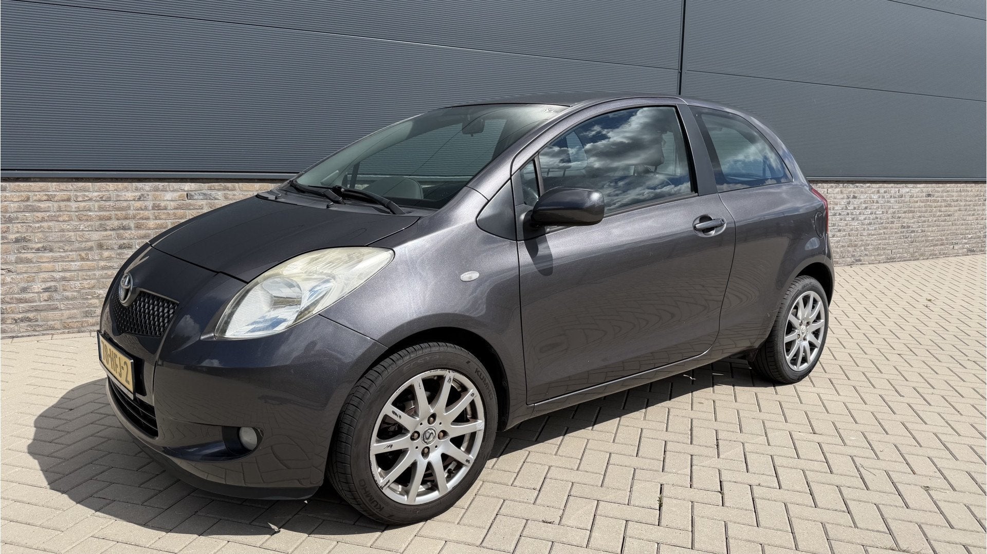 Toyota Yaris 1.3 VVTi Sol MMT AIRCO / Slechts 72.000 km !, Auto's, 750 kg, 4 cilinders, Emergency brake assist, Origineel Nederlands