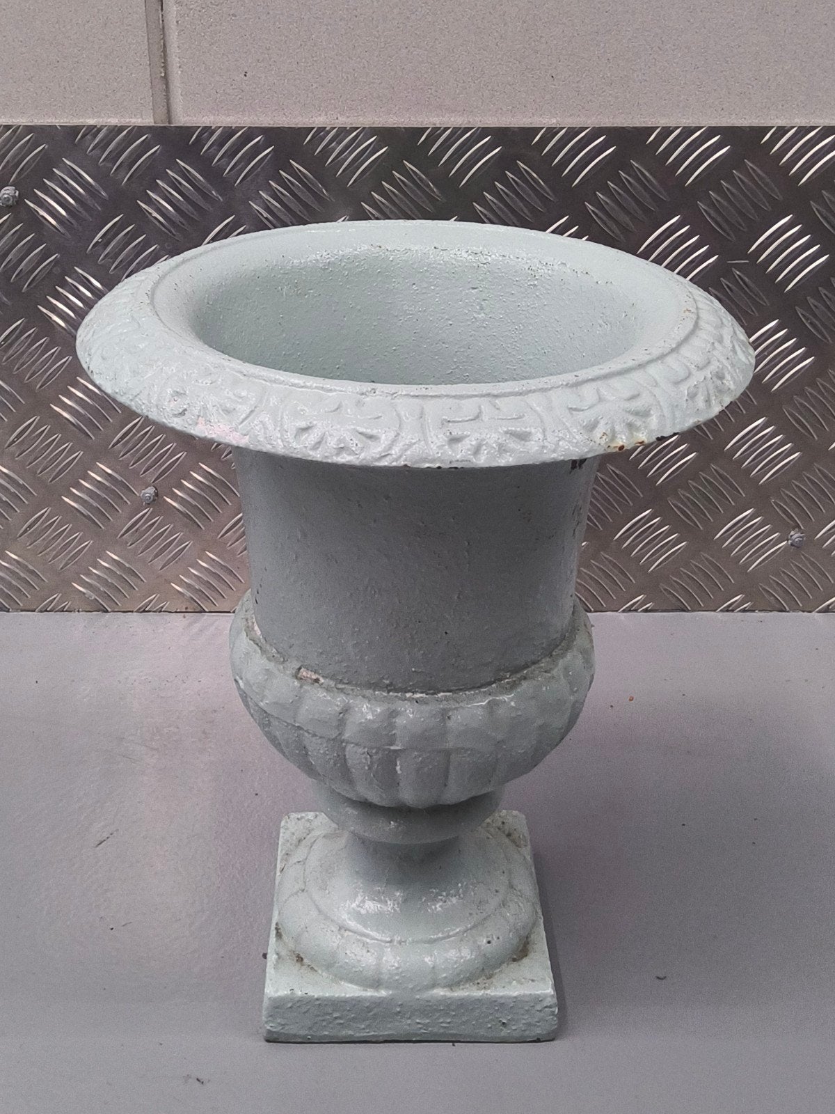 Decoratieve gietijzeren plantenbak/urn, Ophalen of Verzenden