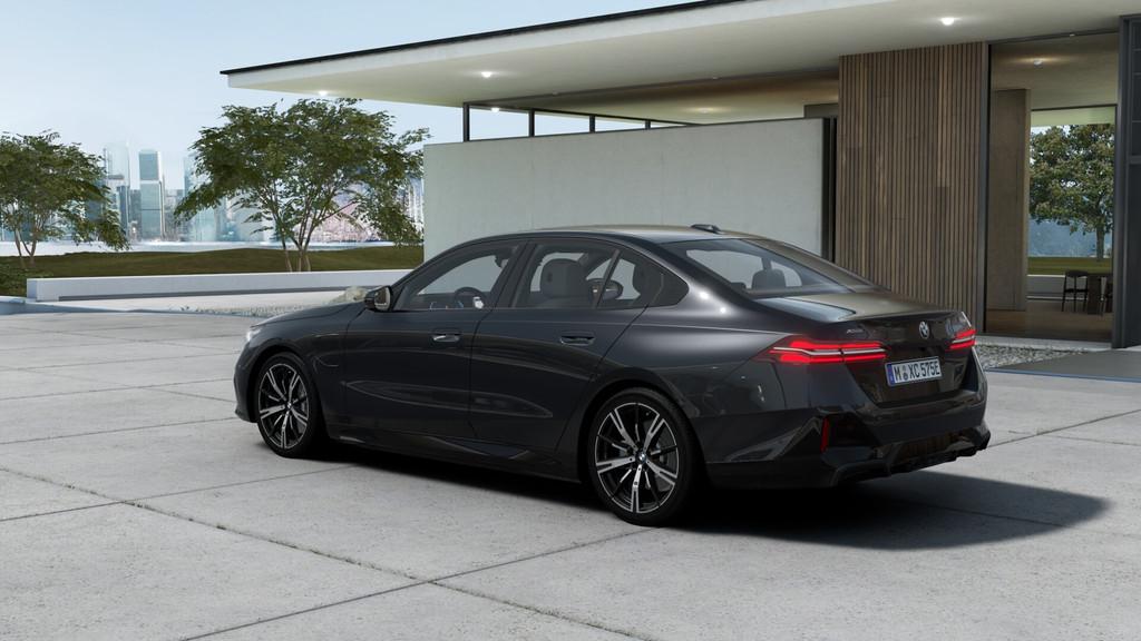 BMW 5 Serie 550e xDrive M Sport Automaat / Adaptief M Onders, Automaat, Leder, Hybride Elektrisch/Benzine, 2998 cc