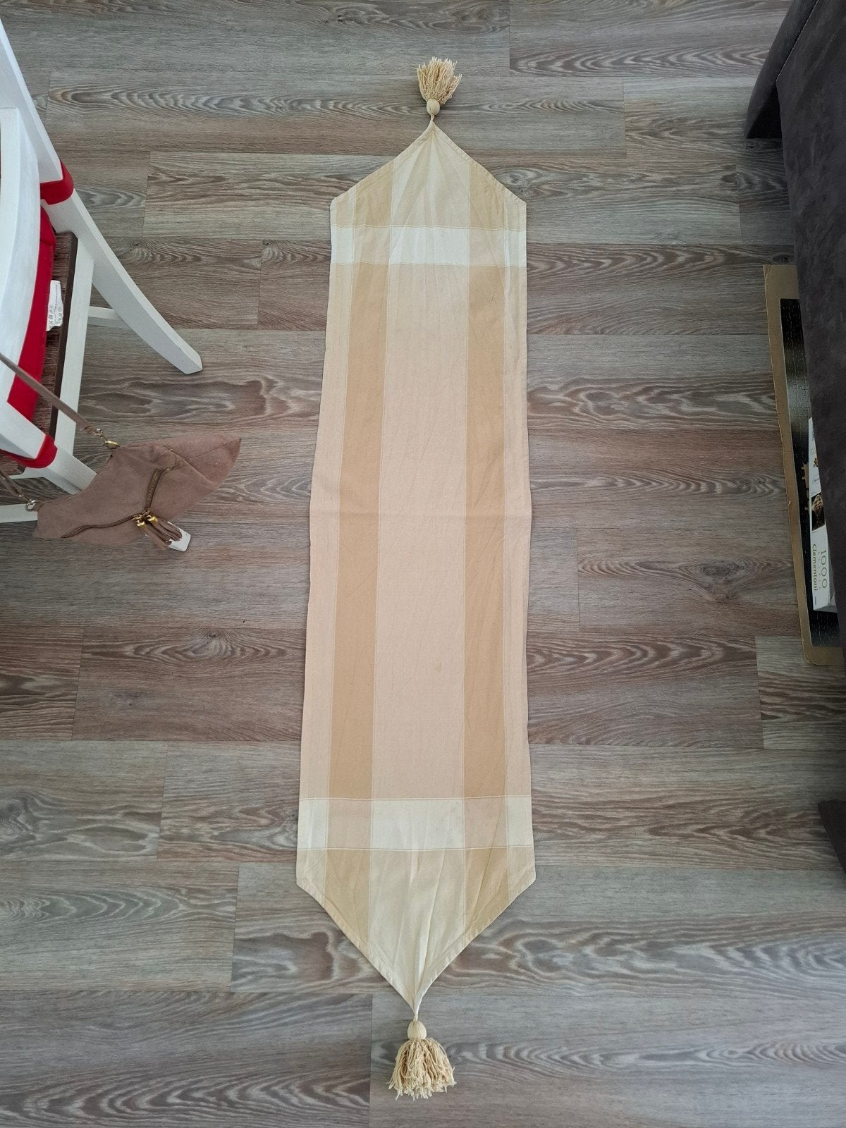 Stijlvolle tafelloper met kwastjes - 40x132 cm, Gebruikt, 132 cm, Tafelloper, Beige