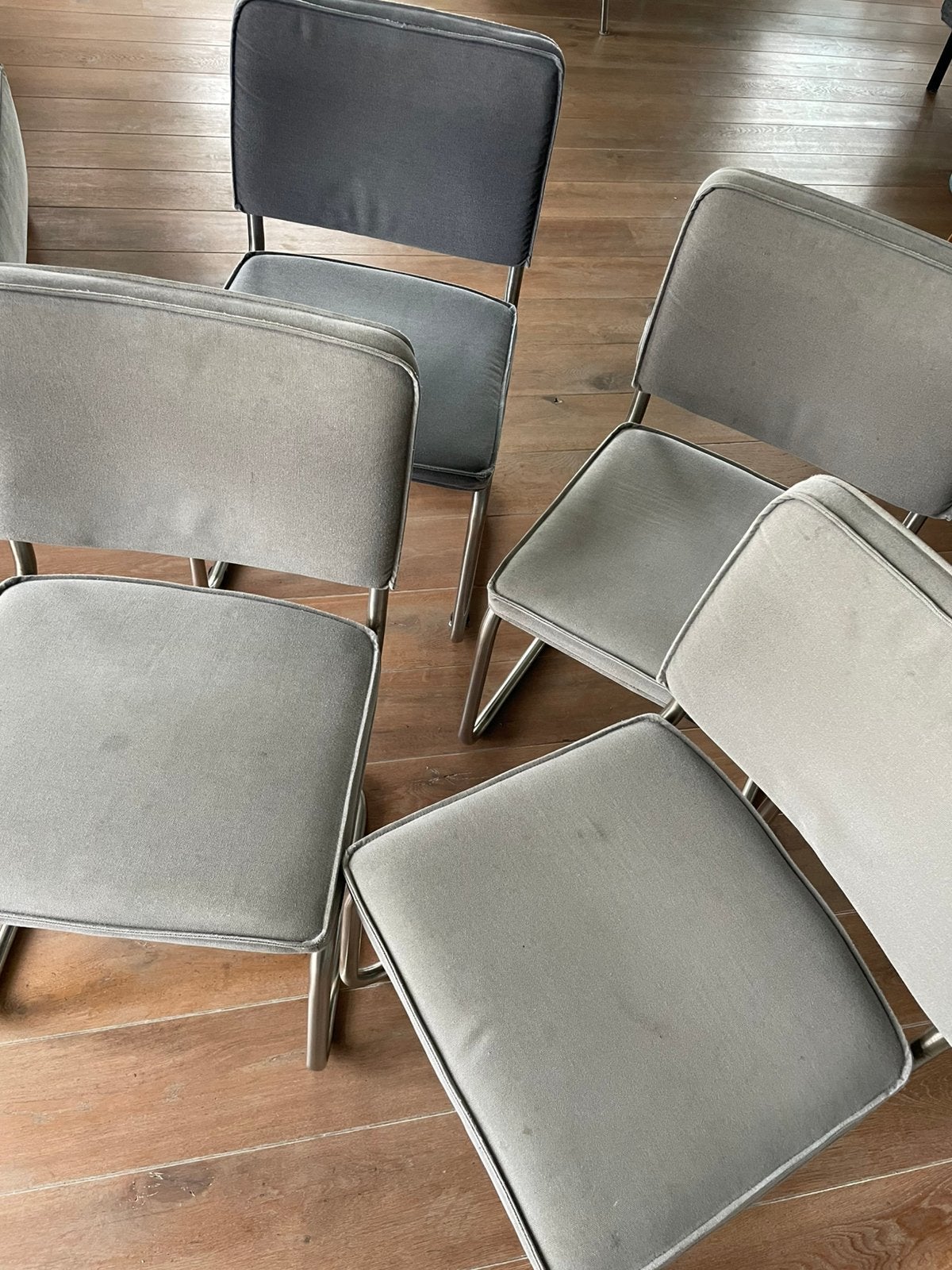 4 grijze eetkamerstoelen van Zuiver, Huis en Inrichting, Stoelen, Ophalen, Gebruikt, Vier, Stof