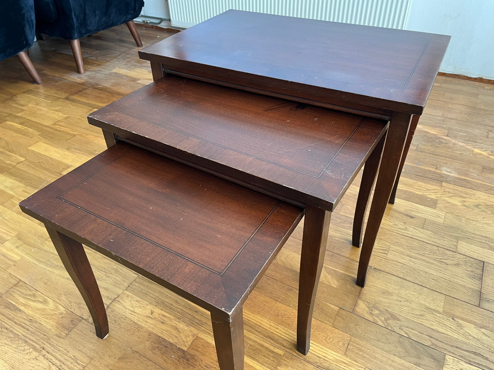 Bijzettafeltjes Mahoniefineer, set van 3., Gebruikt, Klassiek Italiaans, 55 tot 75 cm, Rechthoekig