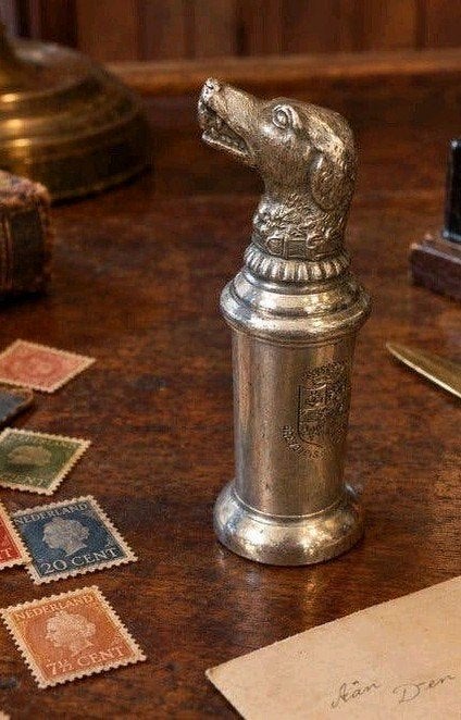 Antieke postzegel bevochtiger met hondenkop gemerkt ca 1900, Ophalen of Verzenden