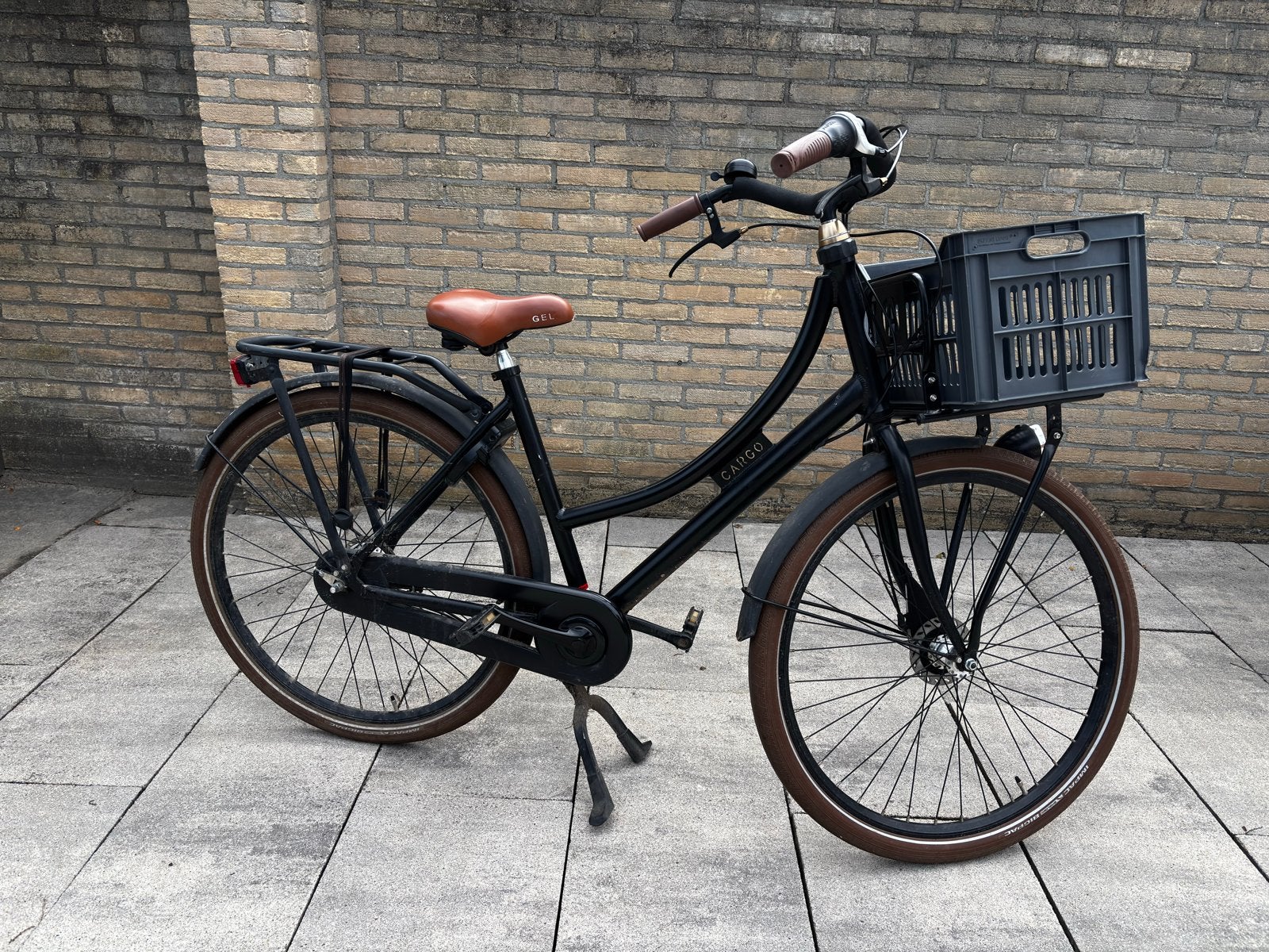 Fiets mat zwart met voordrager en krat, Fietsen en Brommers, Gebruikt, Versnellingen, 50 tot 53 cm, Trommelrem