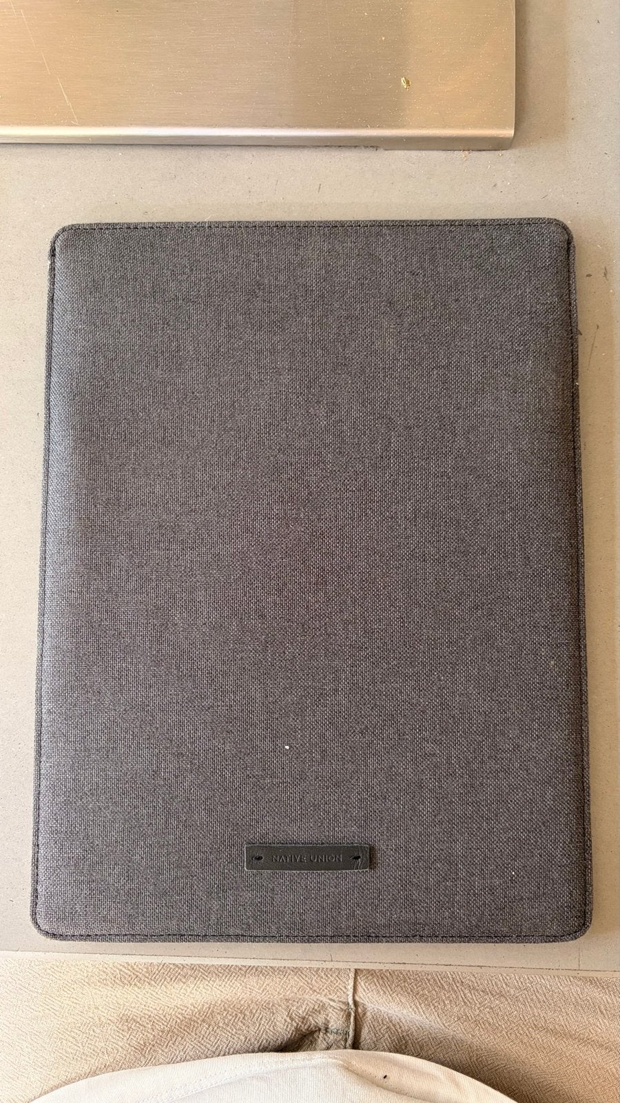 Native Union laptop/tablethoes, Computers en Software, Laptophoezen, Ophalen of Verzenden, Gebruikt