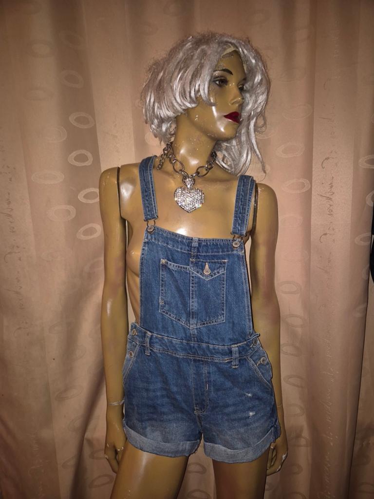 Leuke denim tuinbroek short bershka XS, Kort, Blauw, Zo goed als nieuw, Maat 34 (XS) of kleiner
