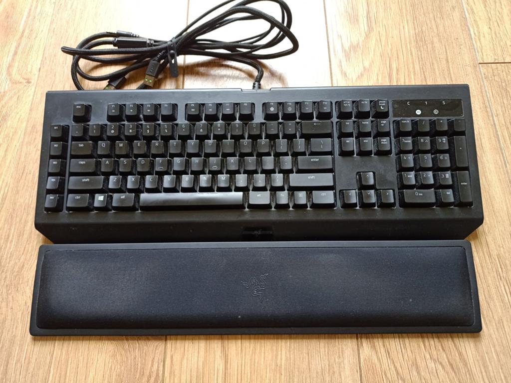 Razer BlackWidow Chroma v2 incl steun, Computers en Software, Verzenden, Gaming toetsenbord, Zo goed als nieuw, Razer BlackWidow