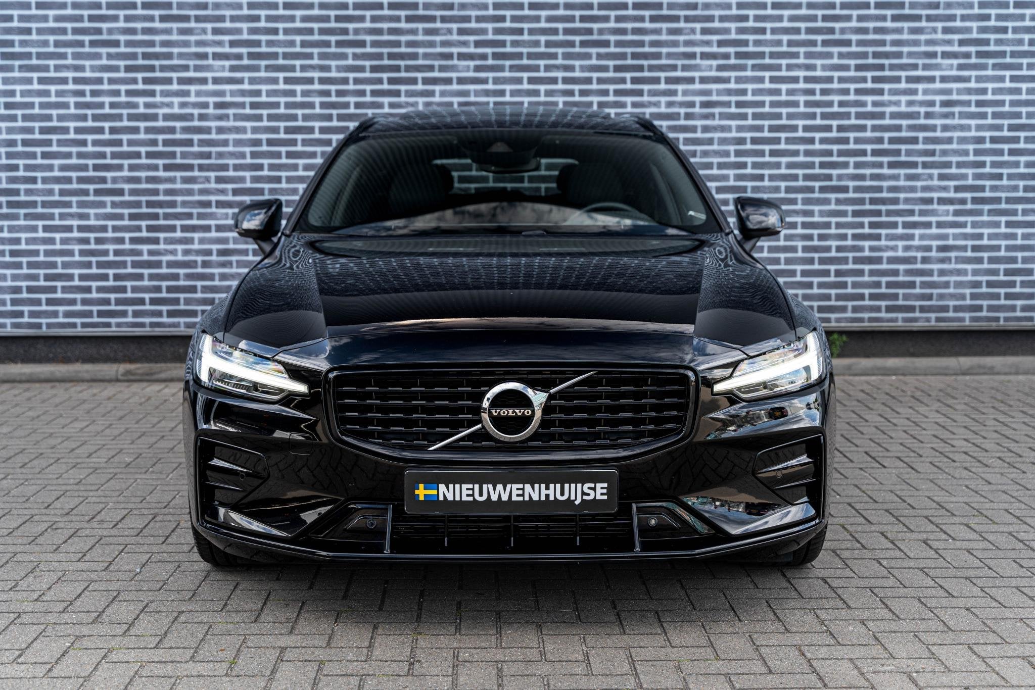 Volvo V60 2.0 B4 R-Design | Panoramadak | Harman Kardon Audi, 12 maanden, Euro 6, 4 cilinders, 1634 kg