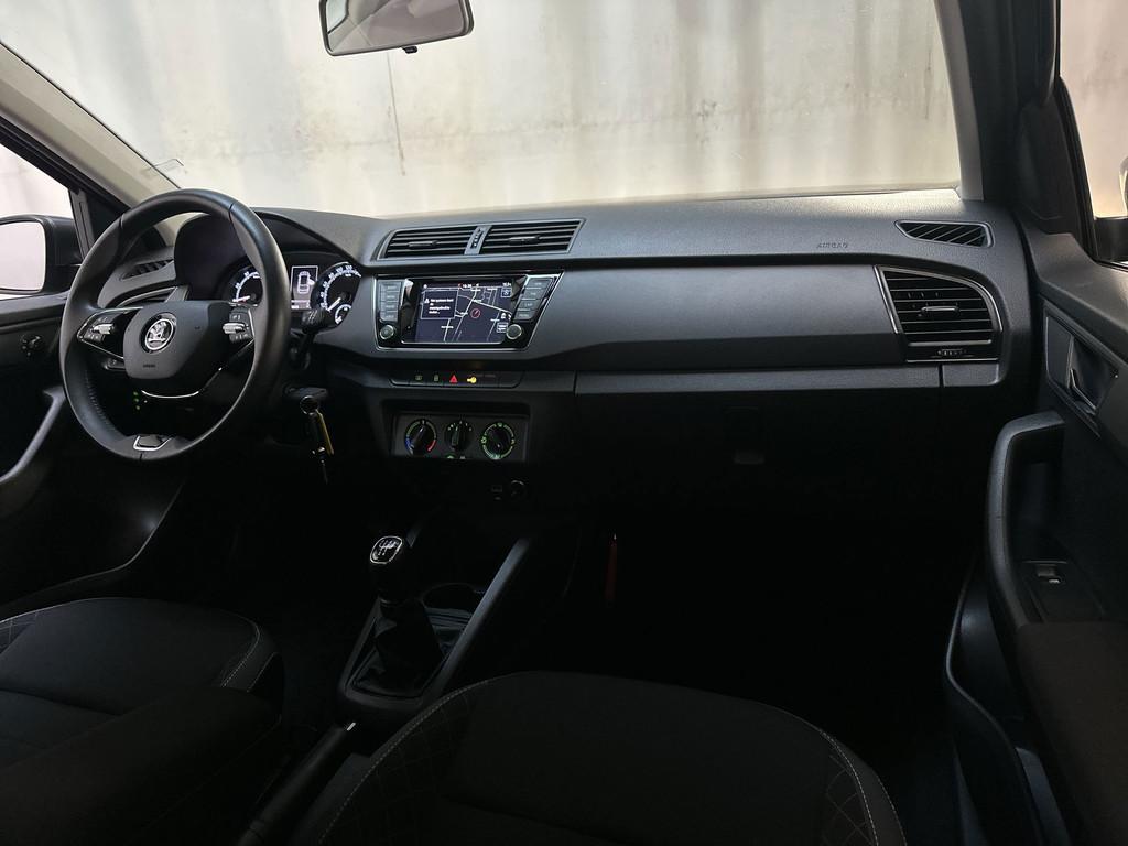 Skoda Fabia Combi 1.0 TSI Ambition Parkeersensoren DAB+ Navi, Auto's, Skoda, Voorwielaandrijving, Stof, Gebruikt, 95 pk