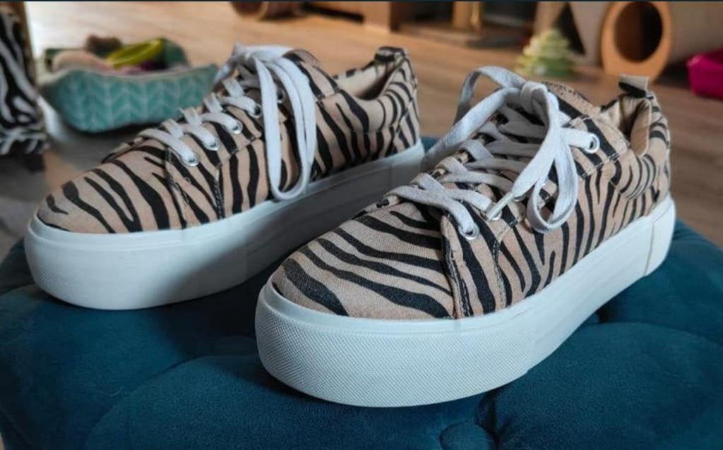 H&m Divided sneakers Zebra maat 38, Ophalen of Verzenden, Zo goed als nieuw, Overige typen