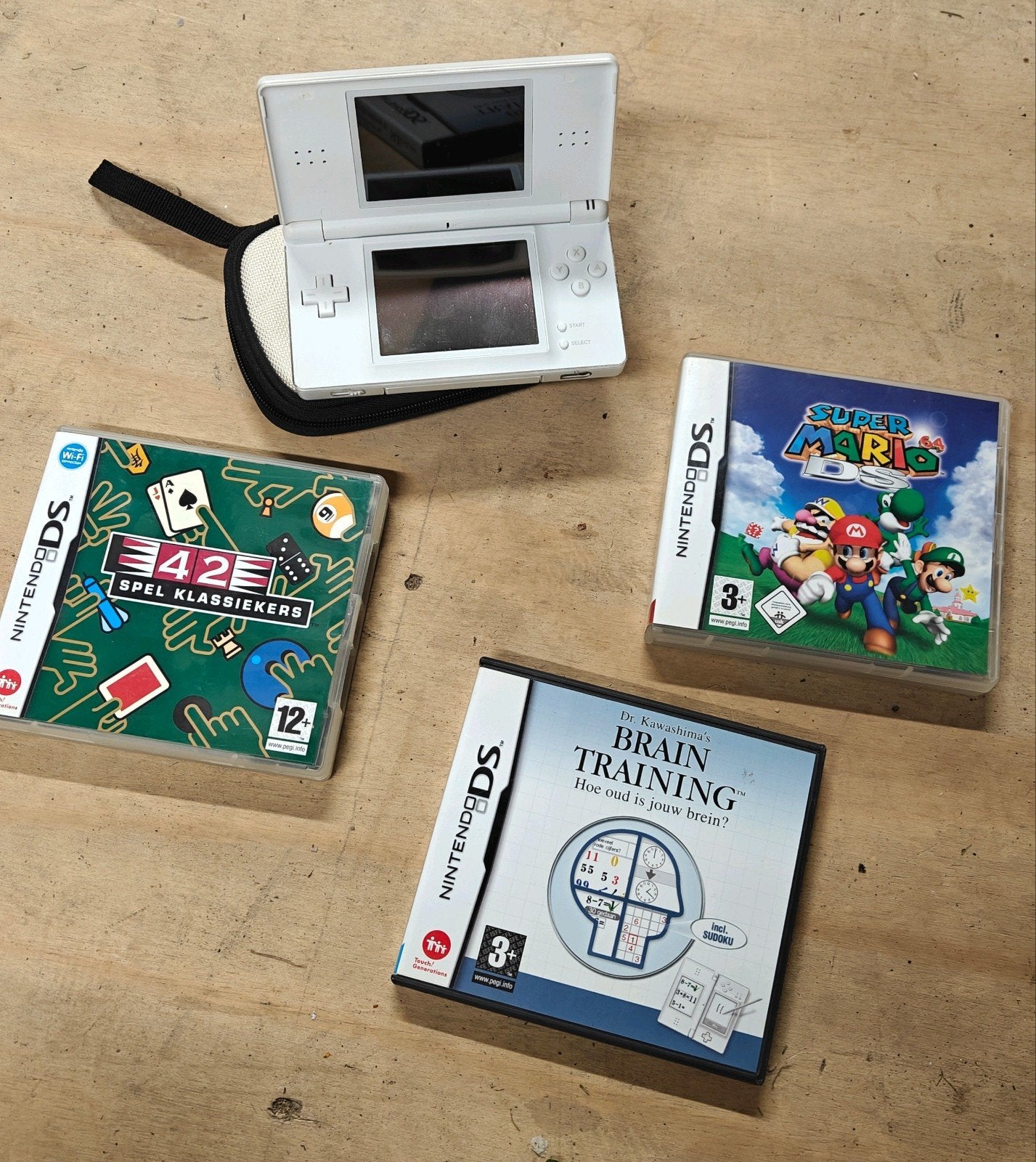 Nintendo DS Lite met 3 spellen: Mario, Brain Training, 42, Gebruikt, 1 speler, Ophalen of Verzenden, Vanaf 3 jaar