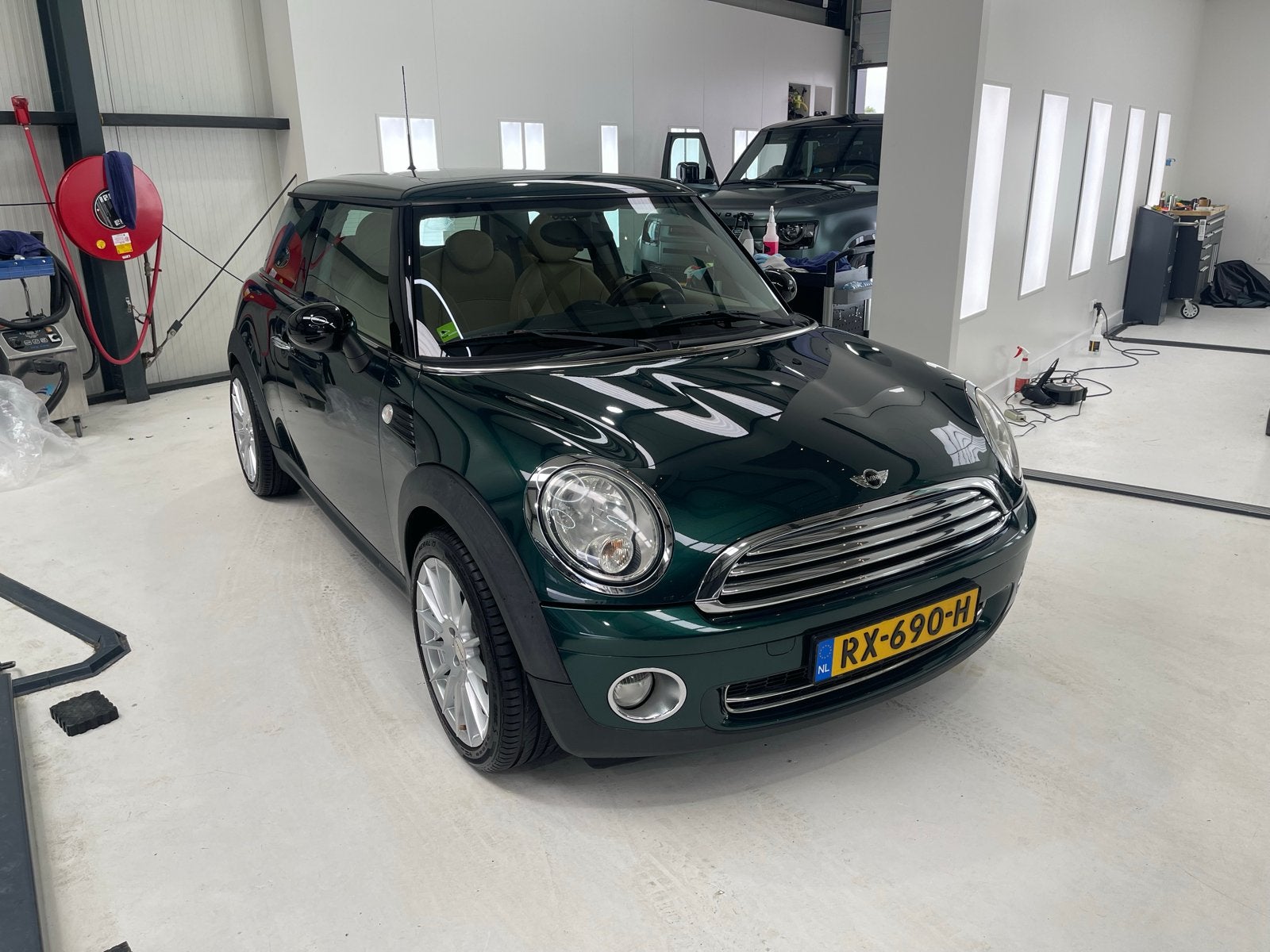 Mini (r56) 1.4 95pk 2007 Groen, Auto's, Mini, Voorwielaandrijving, Beige, 4 stoelen, 49 €/maand