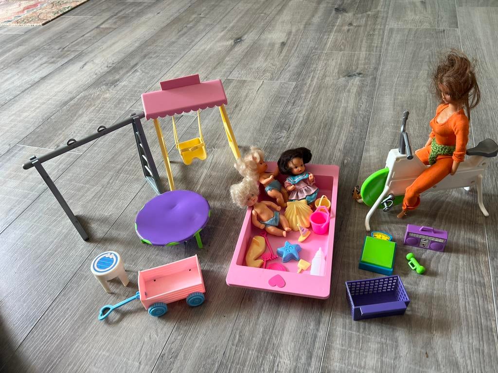 Vintage barbie trampoline speeltuin fitness schommel zandbak, Ophalen of Verzenden, Gebruikt, Accessoires