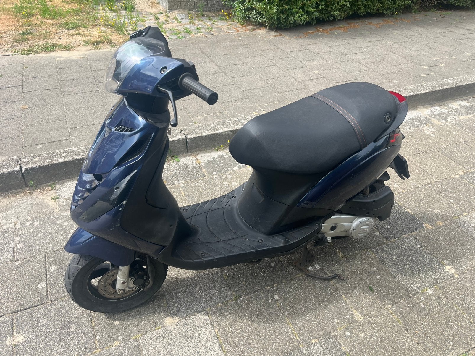 Piaggio zip 4takt 50cc 2022, Fietsen en Brommers, Scooters | Piaggio, Zo goed als nieuw, Zip, Maximaal 45 km/u, Benzine, Ophalen