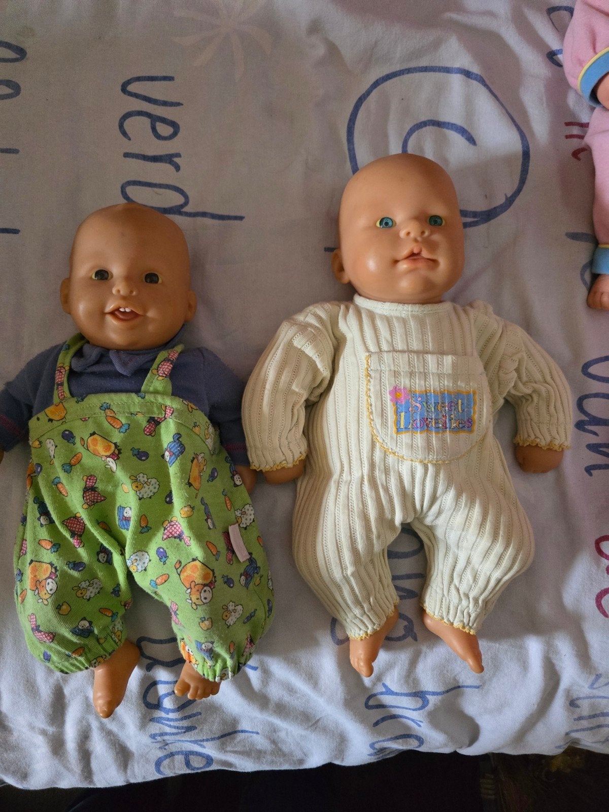 Set van 6 schattige babypoppen in diverse outfits, Ophalen of Verzenden, Zo goed als nieuw, Babypop