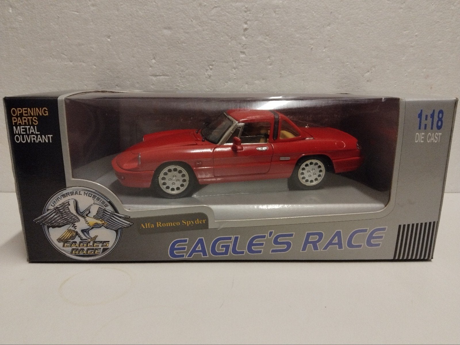 Alfa Romeo Spider rood hardtop Eagle metal 1:18 KRD, Ophalen of Verzenden, Zo goed als nieuw, Auto, Revell