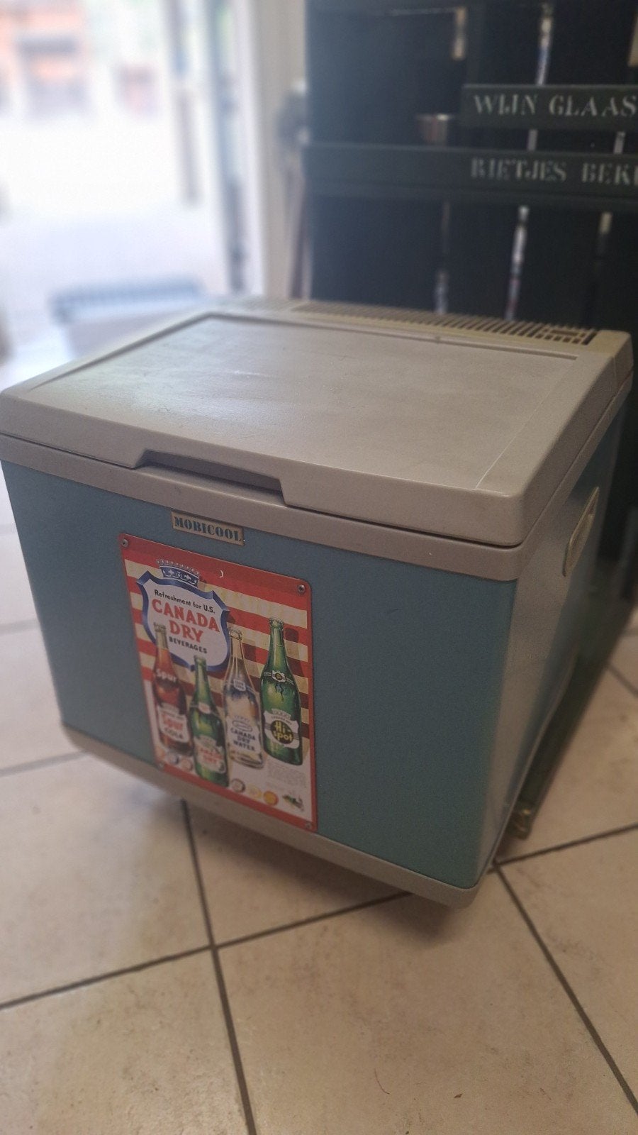 Mobicool Koelbox - Ruim 60 blikjes capaciteit, Caravans en Kamperen, Koelboxen, Gebruikt, Koelbox, Elektrisch, Ophalen