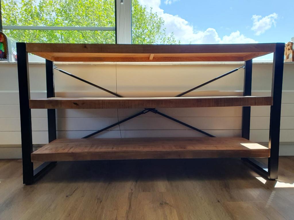 Lage kast sidetable mangohout 150x81x40 zwart stalen frame, Ophalen, Zo goed als nieuw