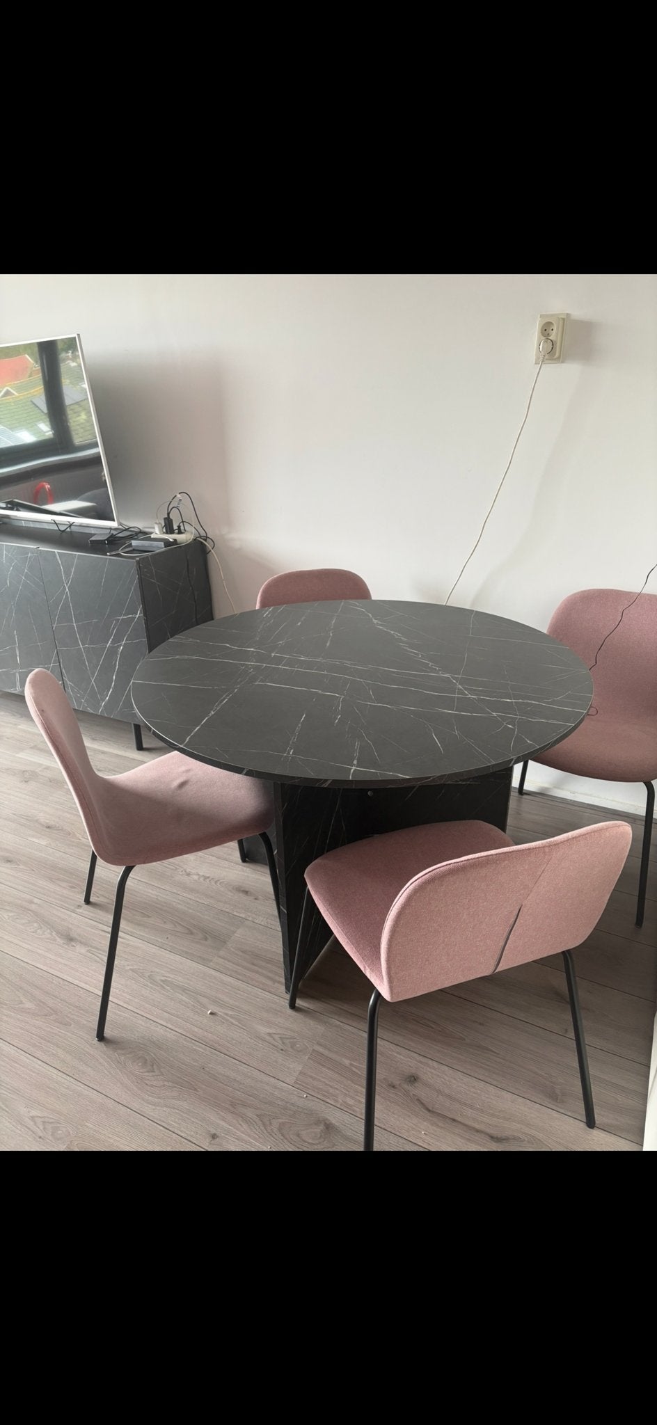 Zo goed als nieuwe ronde eettafel met marmerlook, Huis en Inrichting, Tafels | Eettafels, Overige materialen, 100 tot 150 cm, Rond