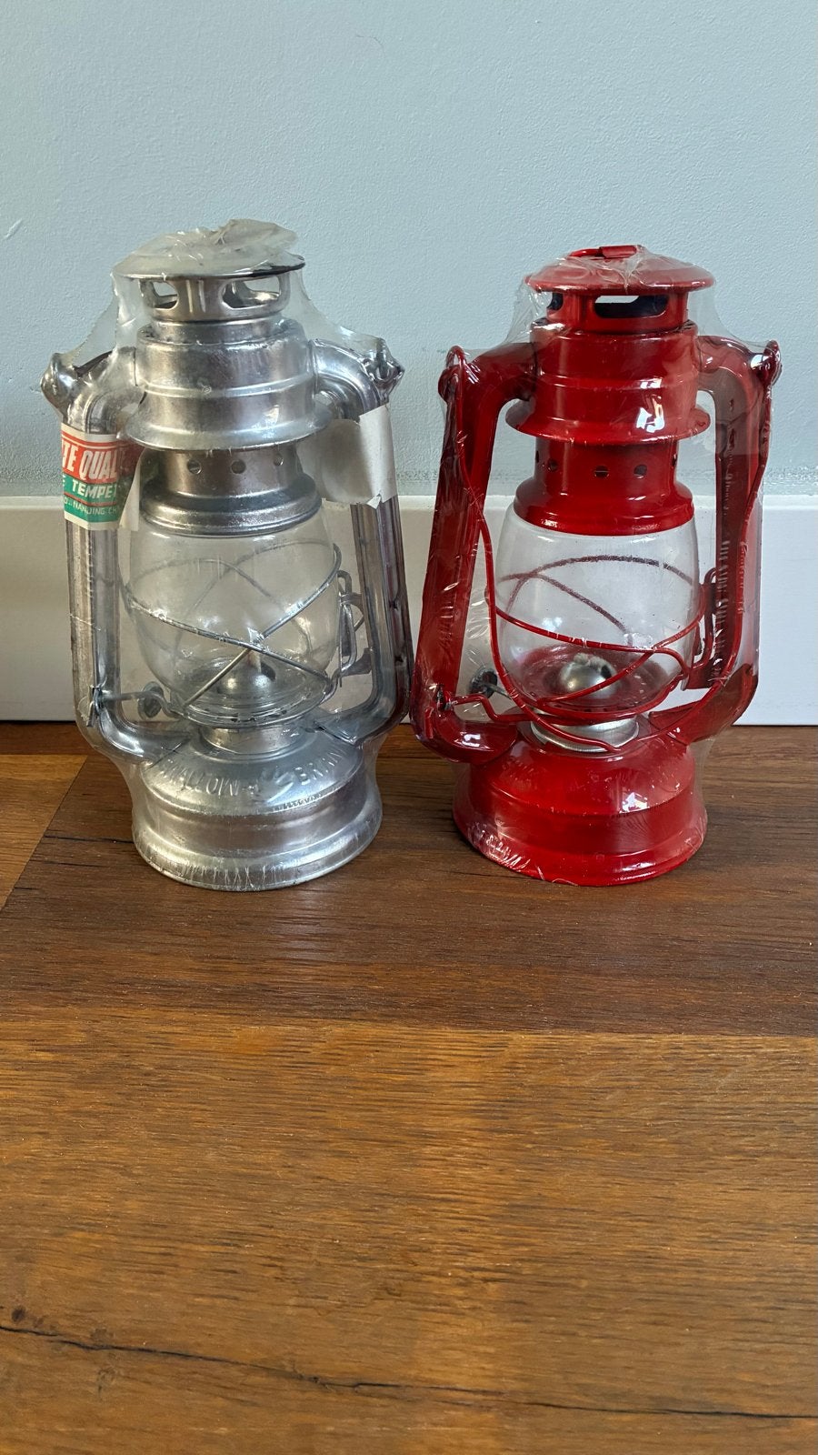 Nieuwe stormlantaarns Swallow Brand - Rood en Zilver 24 cm, Vintage, Meerkleurig, Nieuw, Ophalen of Verzenden