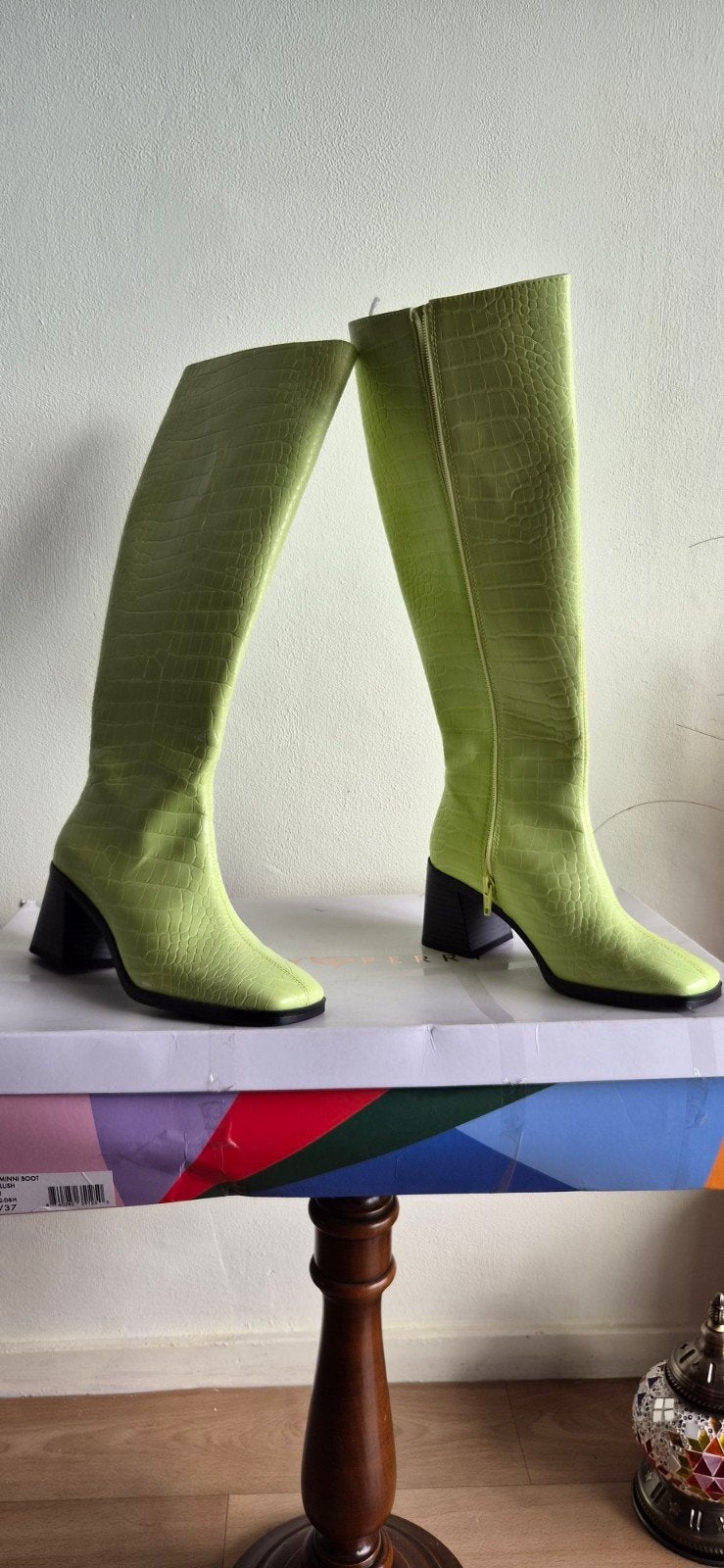 Katy Perry The Geminni Boot NeonGroen Krokodilprint Maat 37, Hoge laarzen, Nieuw, Ophalen of Verzenden, Katy Perry