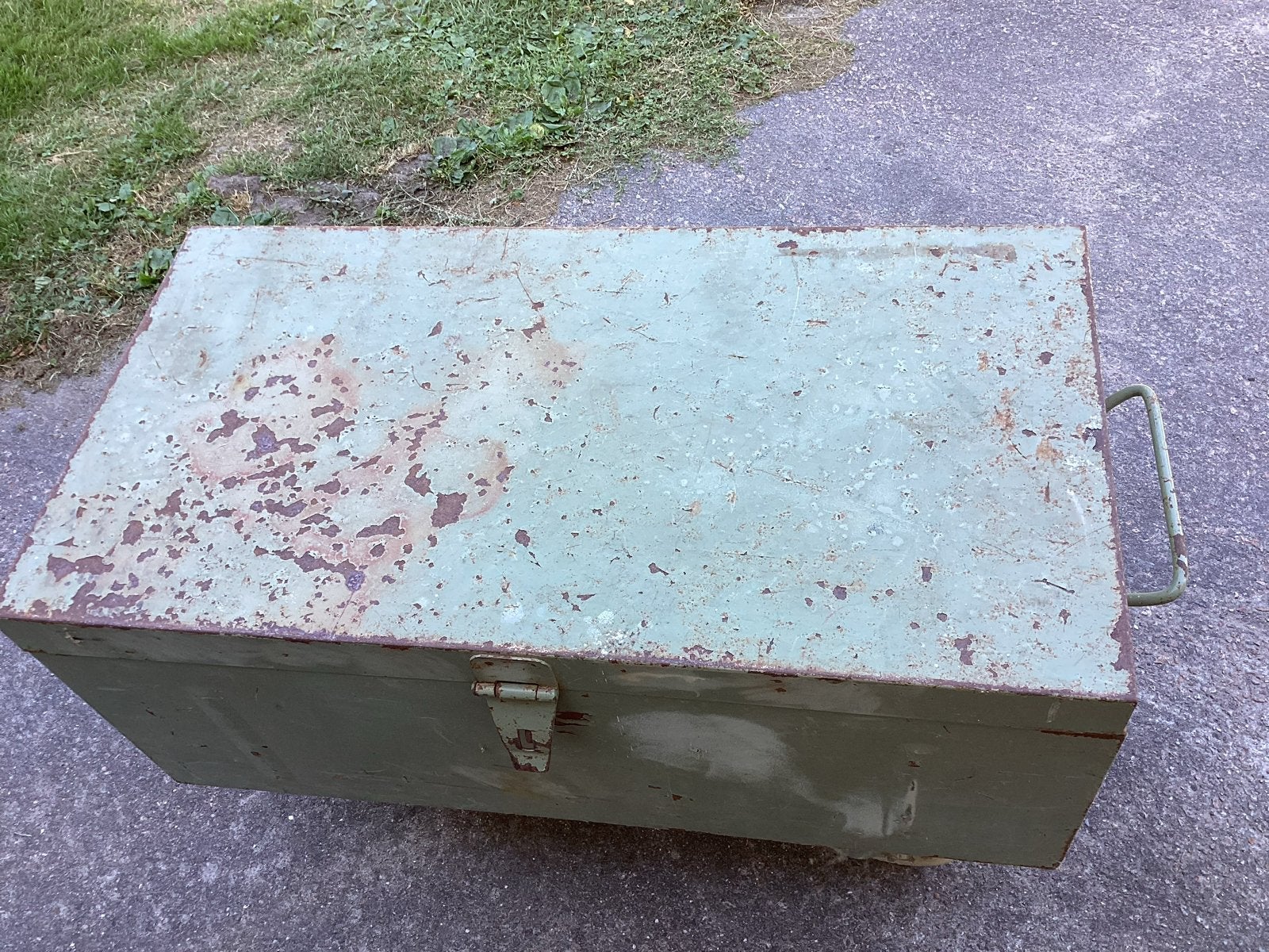 Vintage metalen kist op wielen - Industrieel groen, Huis en Inrichting, Ophalen, Gebruikt, 50 tot 100 cm, 75 tot 100 cm