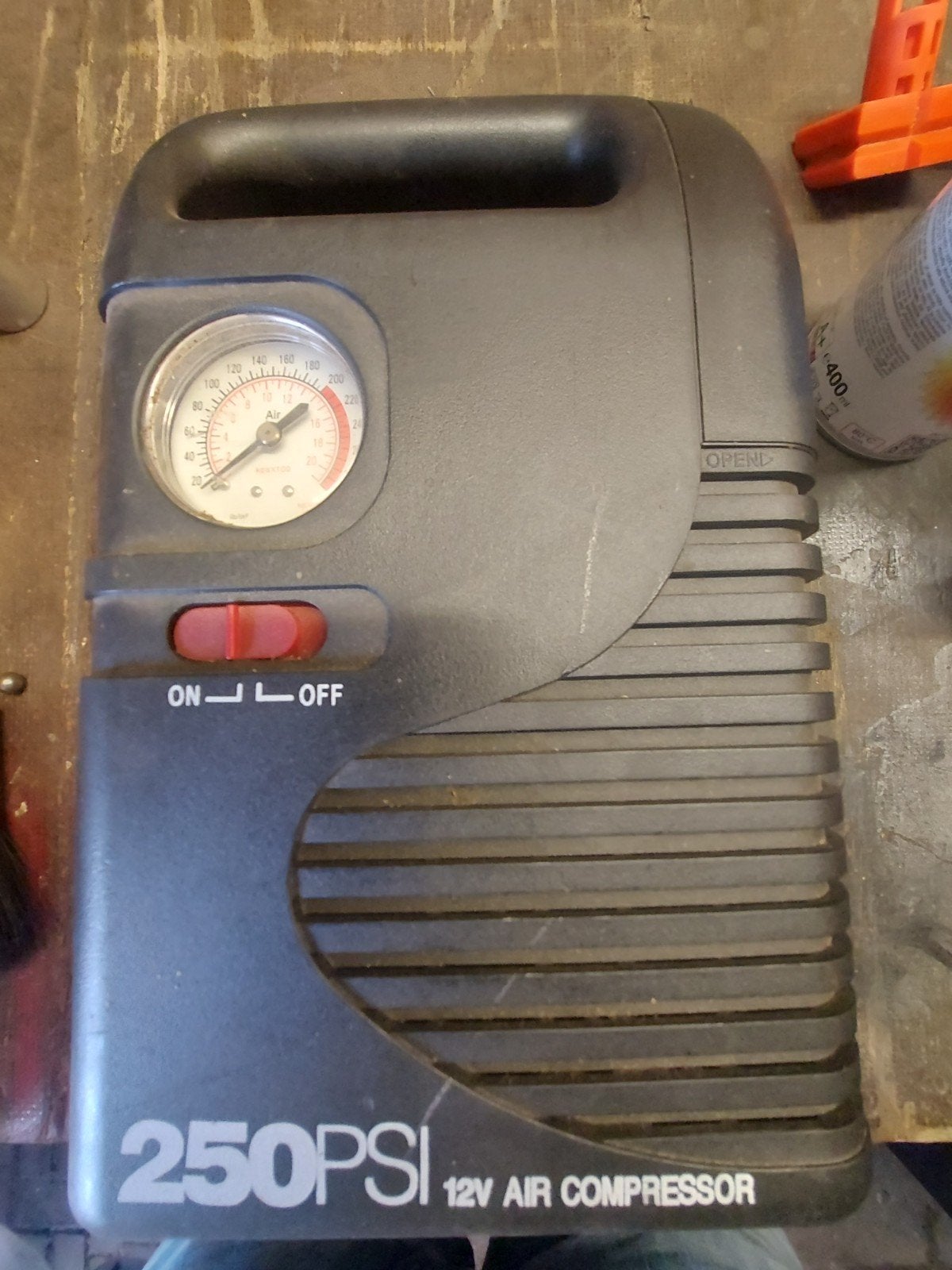 Luchtcompressor 12V, Ophalen, 10 bar of meer, Zo goed als nieuw, Minder dan 200 liter/min