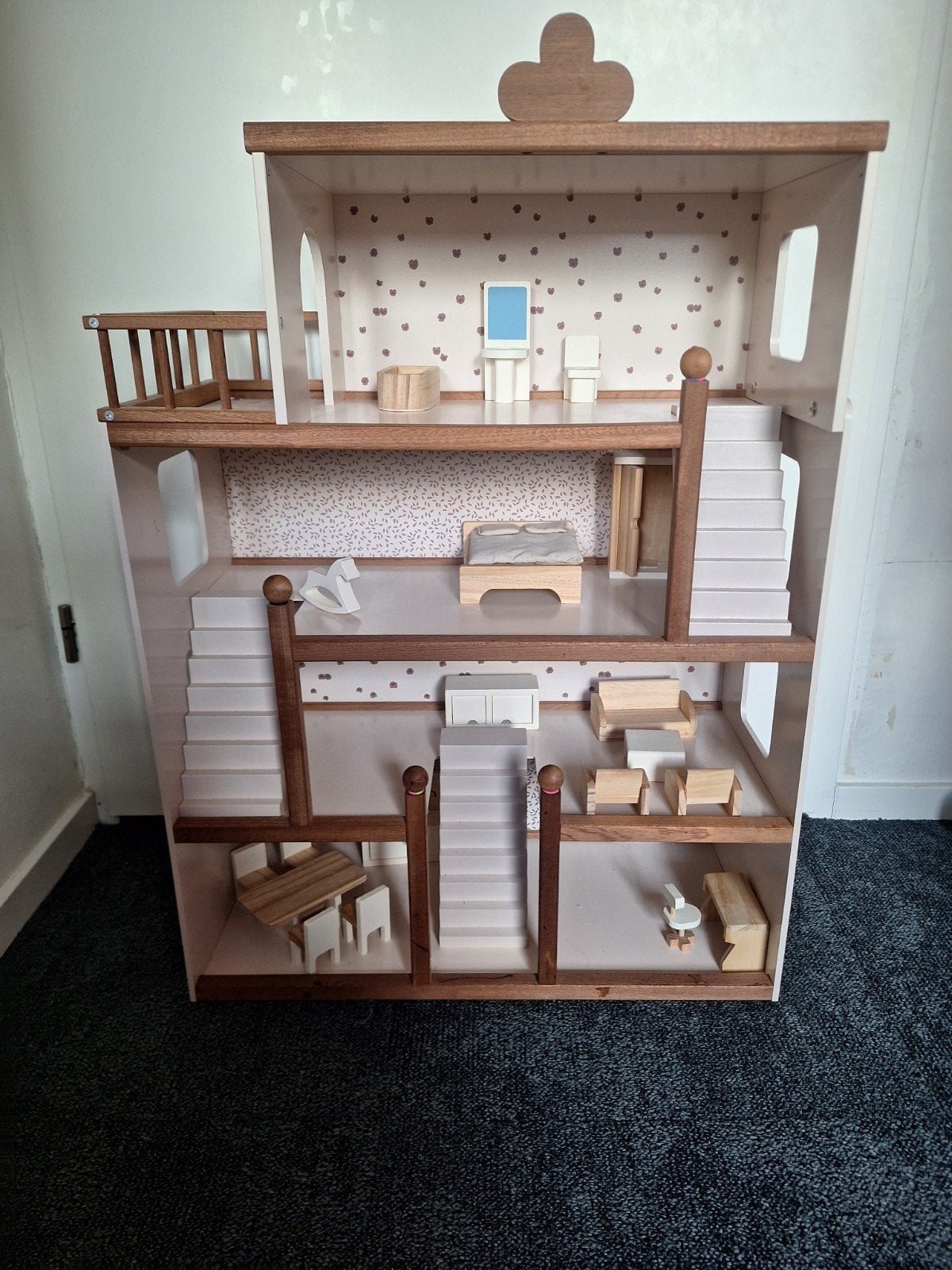 Groot houten poppenhuis met meubels, Kinderen en Baby's, Ophalen, Zo goed als nieuw, Poppenhuis
