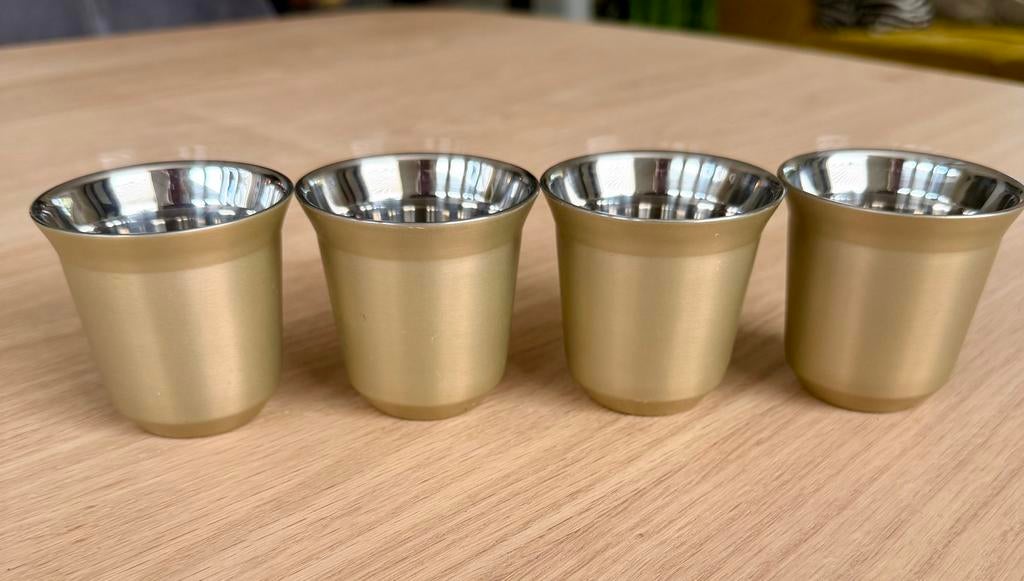 4 Nespresso Pixie Lungo Kopjes – Goud (Limited Edition), Huis en Inrichting, Keuken | Servies, Overige materialen, Ophalen of Verzenden