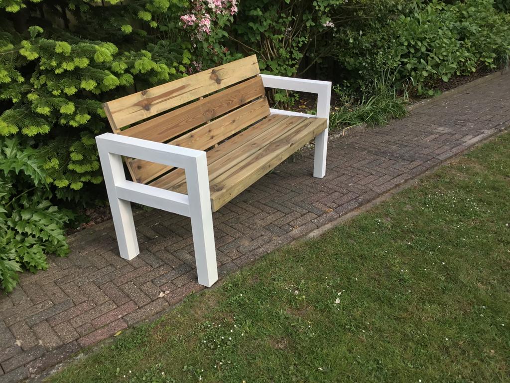 Comfortabele handgemaakte houten tuinbank, Tuin en Terras, Ophalen, Zo goed als nieuw, Hout