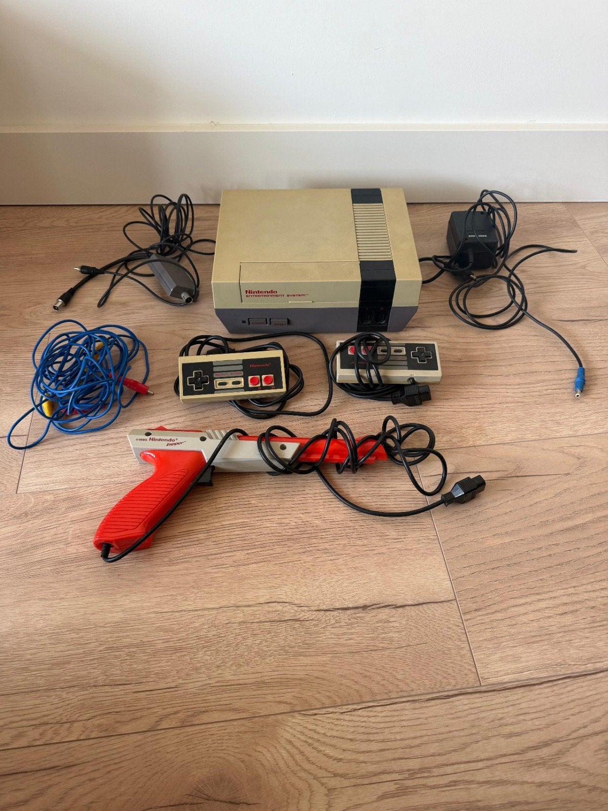 Nintendo NES Console, Zapper, 2 Controllers en 16 Games, Ophalen, Gebruikt, Met 2 controllers, Met games