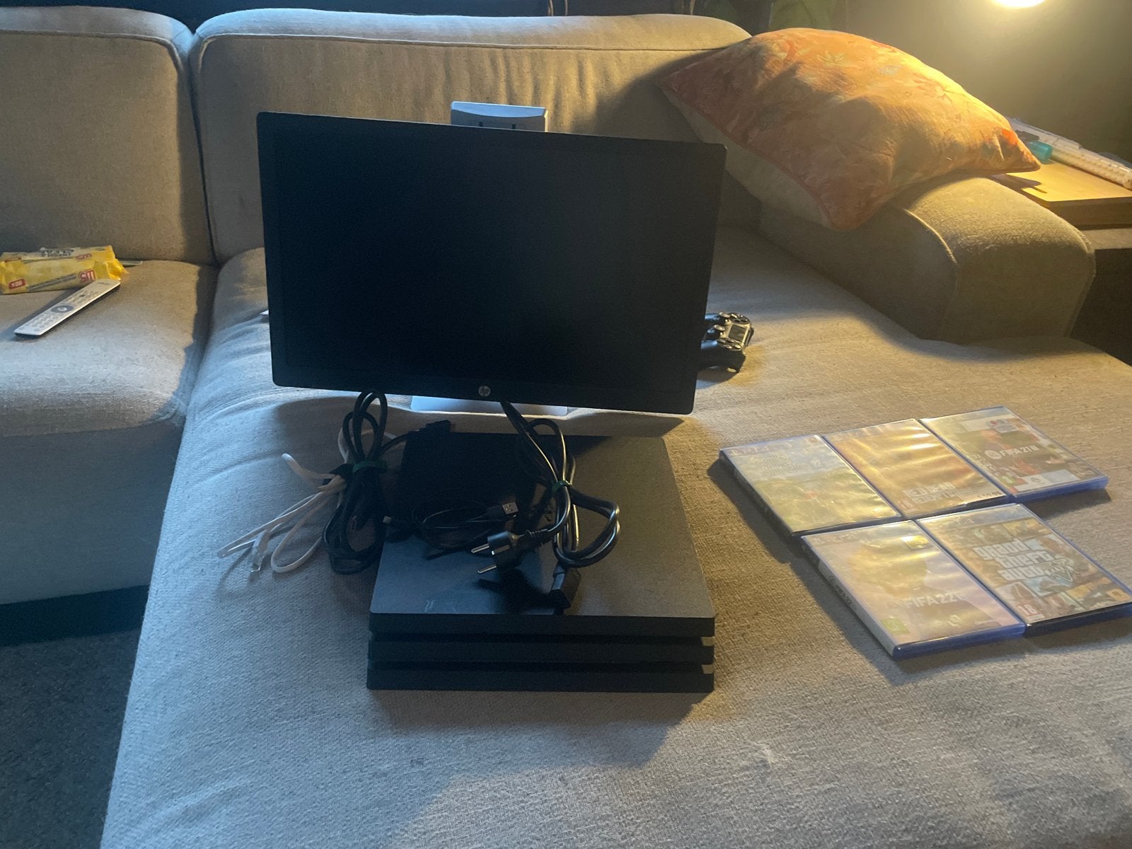 PS4 Pro met HP monitor en 5 games, Spelcomputers en Games, Spelcomputers | Sony PlayStation 4, Ophalen, 1 TB, Met 1 controller