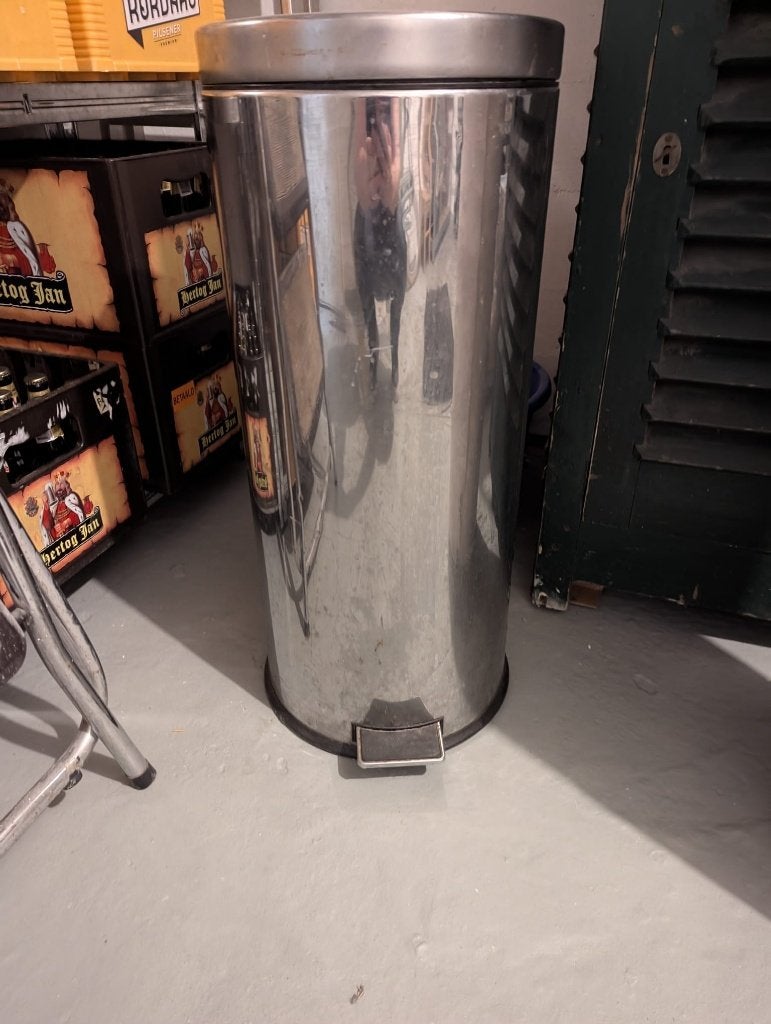 Pedaalemmer Brabantia Chroom 30 liter, Huis en Inrichting, Woonaccessoires | Prullenbakken, Ophalen, Gebruikt, Met pedaal, 50 tot 75 cm