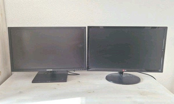 Twee schermen LG Flatron en Samsung (24inch), IPS, Full HD, Zo goed als nieuw, 60 Hz of minder