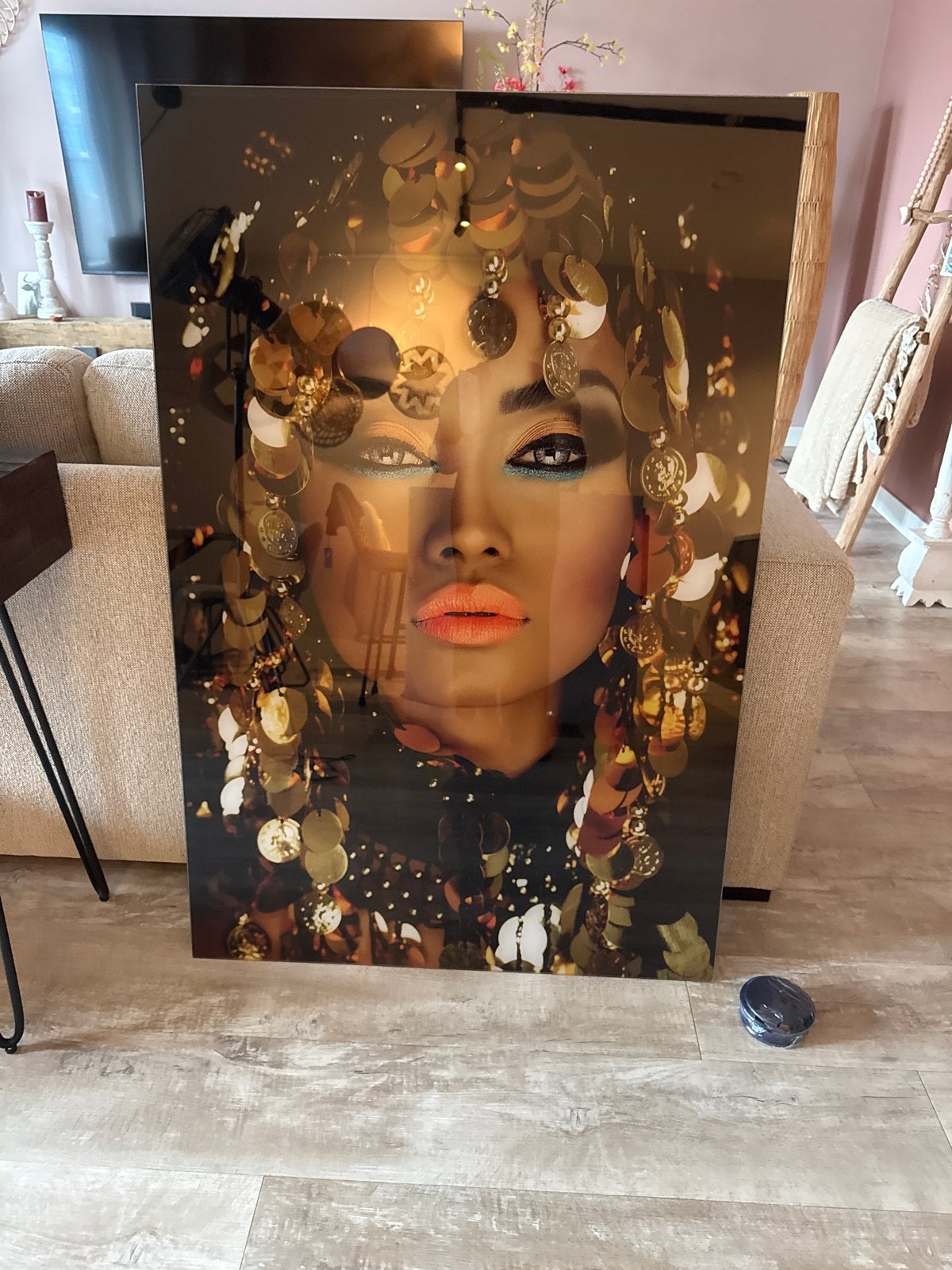 Prachtig kunstwerk op plexiglas: Vrouw met gouden munten, Ophalen