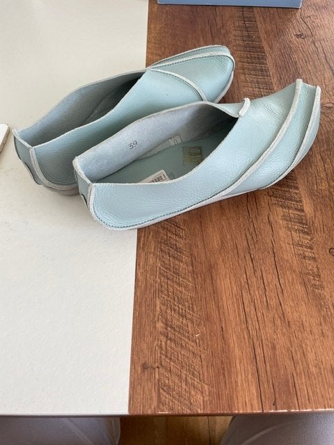 dames schoenen merk trippen, Schoenen met lage hakken, Blauw, Ophalen of Verzenden, Zo goed als nieuw