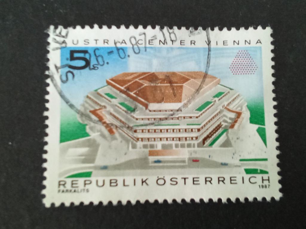 Oostenrijk 133 - Austria Center Vienna, Verzenden, Gestempeld