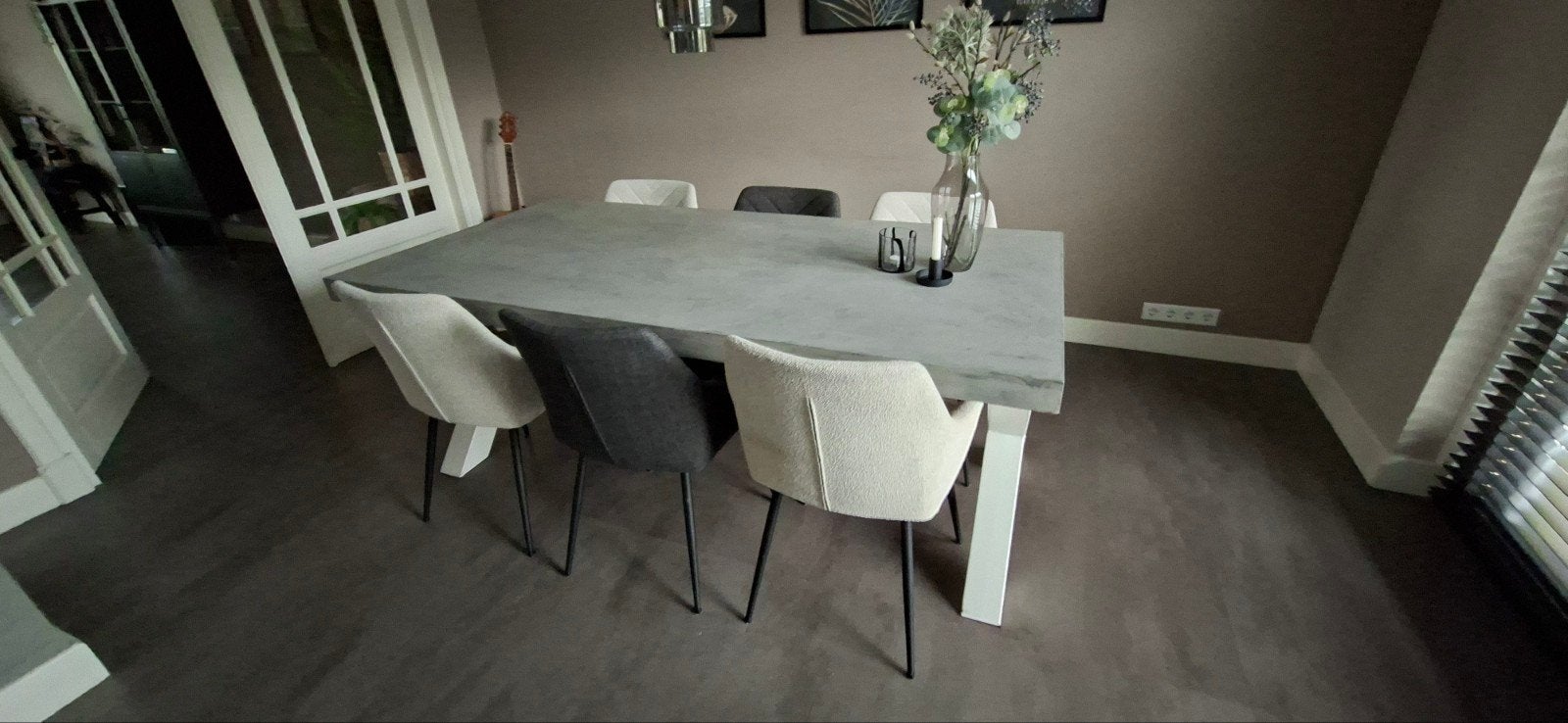 Mooie eetkamertafel met wit metalen poten, Ophalen, 100 tot 150 cm, 200 cm of meer, Zo goed als nieuw