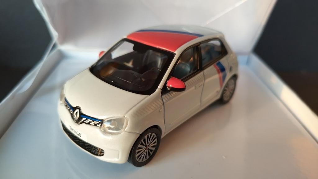 Renault Twingo Le Coq Sportif 1:43 Norev Pol, Rue de Cocherel Evreux France, Nieuw, Norev, Ophalen of Verzenden