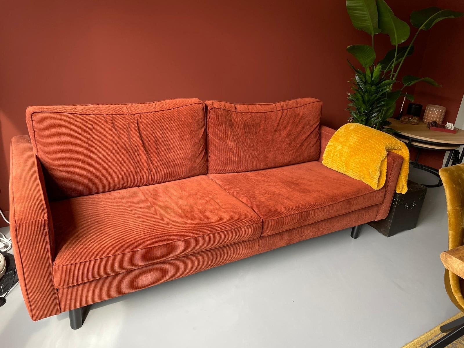 Terracotta ribstof 2-zitsbank met retro uitstraling, Ophalen, Gebruikt, Tweepersoons, 75 tot 100 cm