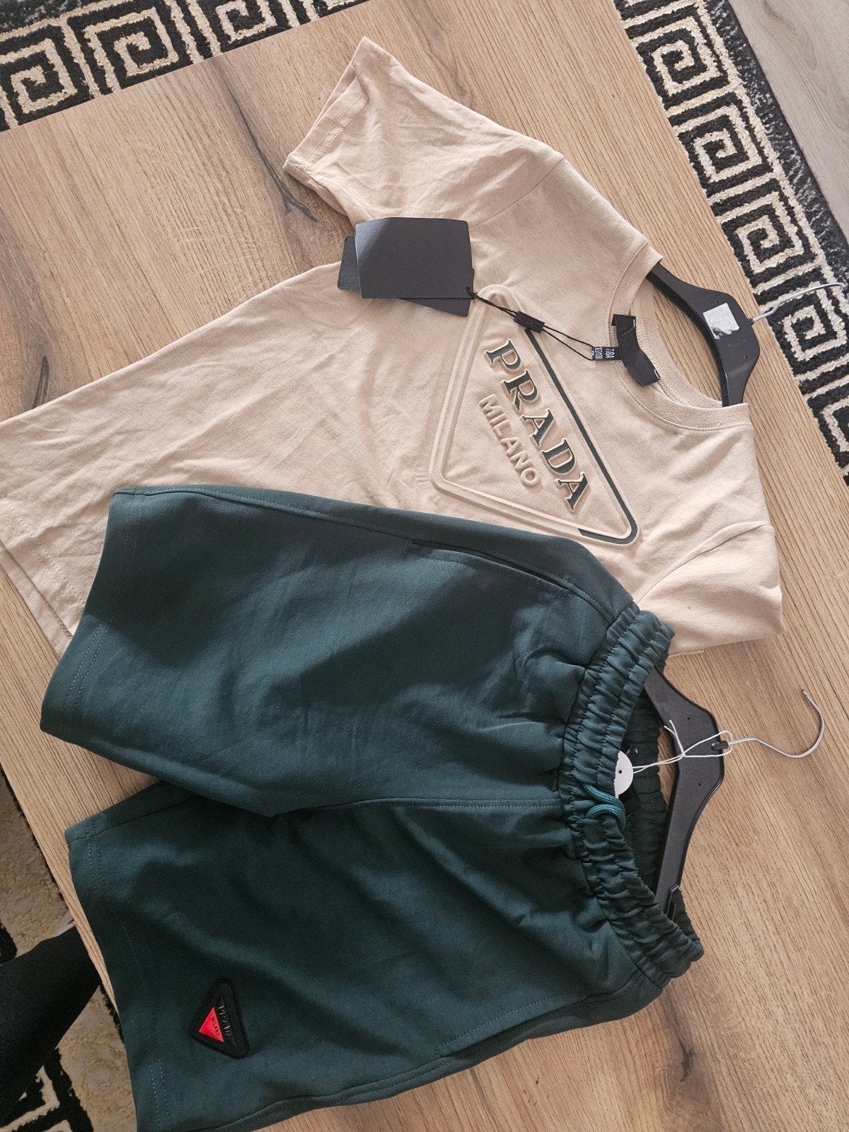 Prada Milano T-shirt en korte broek set, Ophalen of Verzenden, Nieuw, Prada