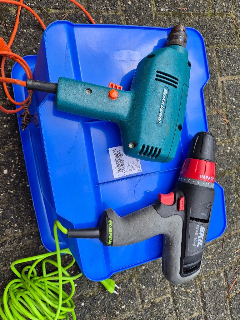 Gebruikte electrische boren skil en black&decker, Ophalen, Gebruikt, 400 tot 600 watt, Boormachine