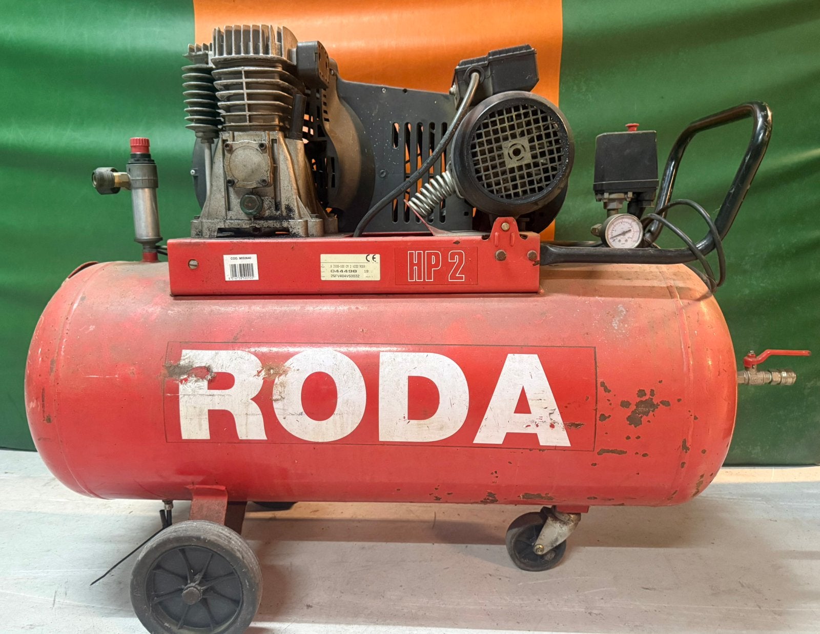 RODA 100L compressor 230V – 2 PK – getest en goed werkend, Doe-het-zelf en Verbouw, Ophalen, Gebruikt, Mobiel, 6 tot 10 bar