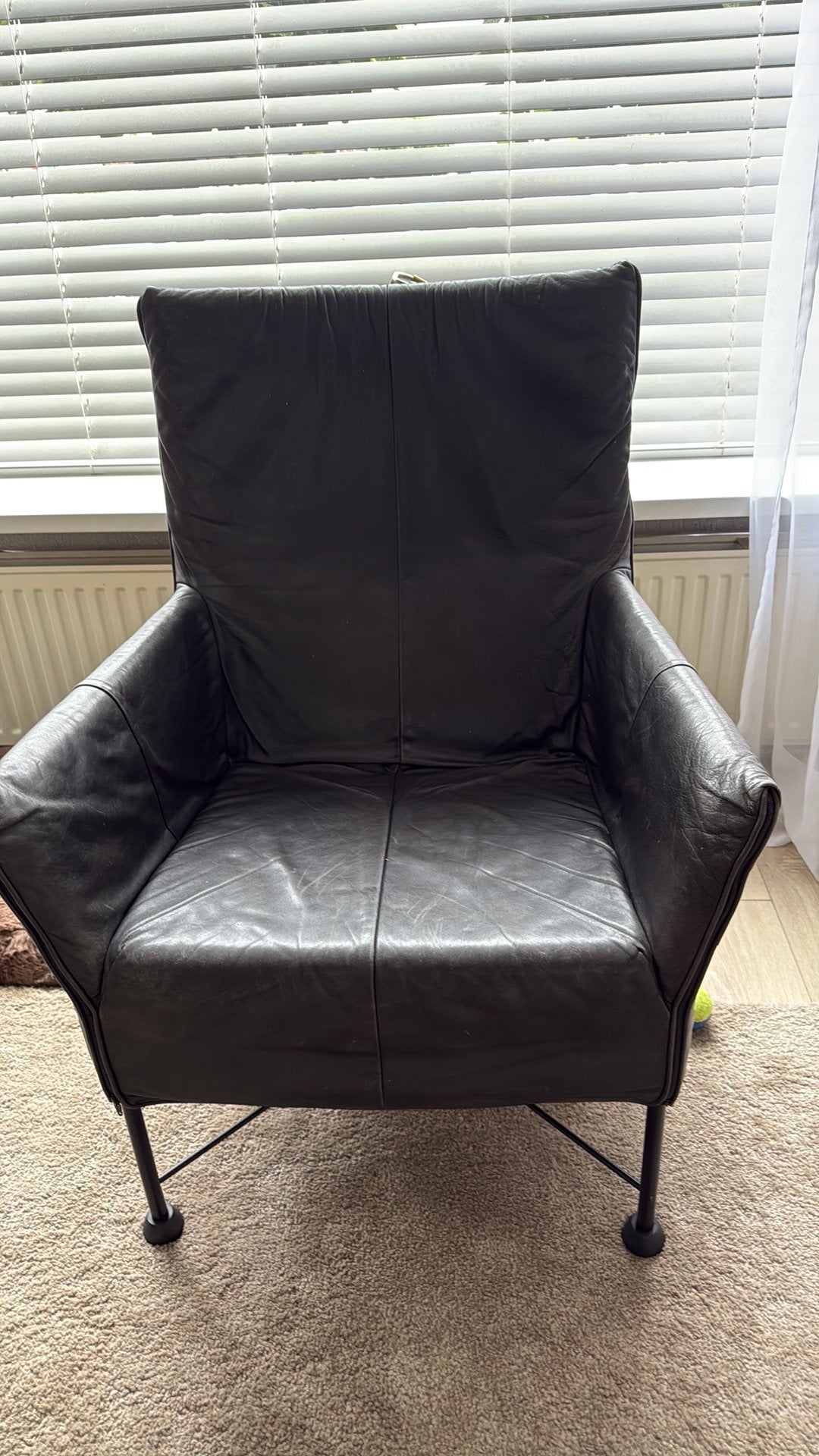 Zwarte leren feautuil van Montis model Charly, Ophalen, Zo goed als nieuw, 75 tot 100 cm, 50 tot 75 cm