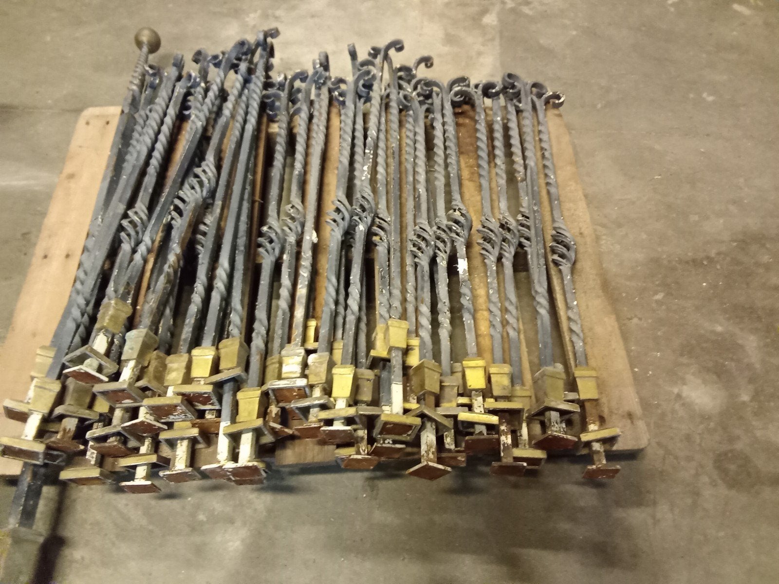 Antieke Kasteel gedraaide Trap - Spijlen, Antiek en Kunst, Ophalen